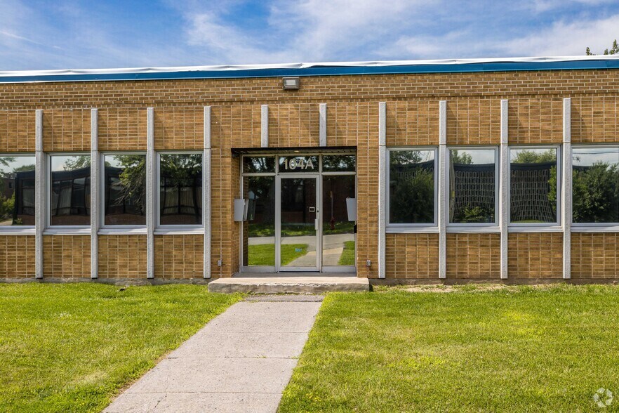 104 Av Gun, Pointe-claire, QC à vendre - Photo du bâtiment - Image 2 de 4