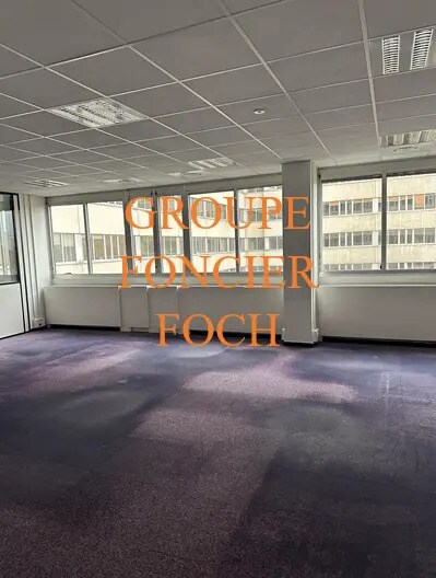 Bureau dans Lyon à louer - Photo du bâtiment - Image 1 de 4