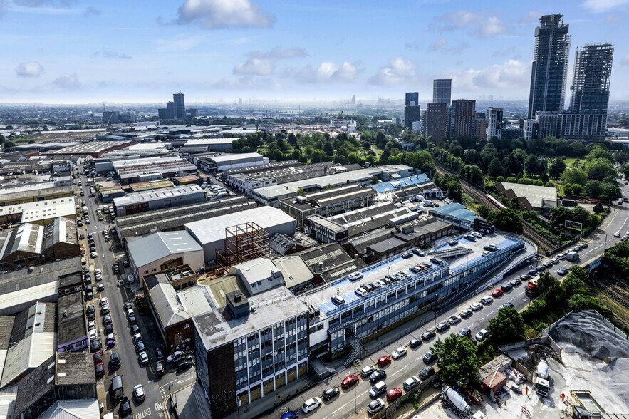 21-23 Park Royal Rd, Londres à louer - Photo du bâtiment - Image 2 de 18