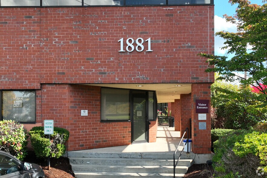 1881 Worcester Rd, Framingham, MA à louer - Photo du bâtiment - Image 3 de 4