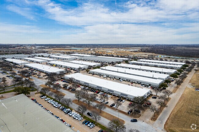 2501-2519 Gravel Dr, Fort Worth, TX à louer - Photo du bâtiment - Image 1 de 33