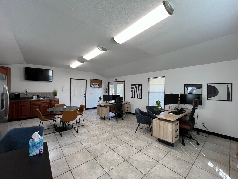 4515 Smith Rd, Von Ormy, TX à louer - Photo du bâtiment - Image 3 de 65