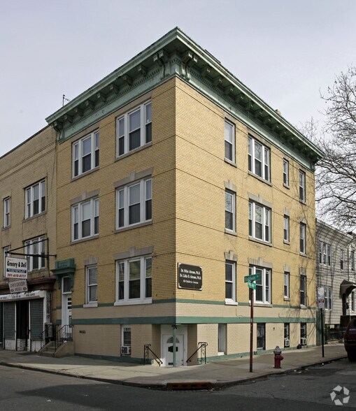 424 Baldwin Ave, Jersey City, NJ à louer - Photo principale - Image 1 de 2