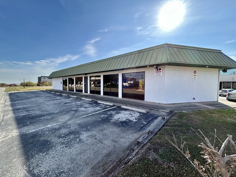 3434 Cherry Ridge St, San Antonio, TX for sale - Building Photo - Image 2 of 8