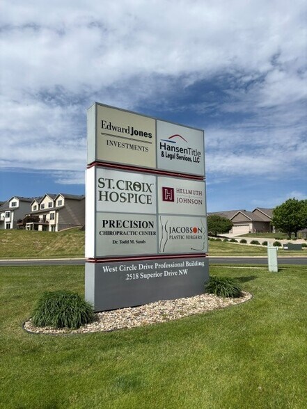 2518 Superior Dr NW, Rochester, MN à louer - Autre - Image 2 de 16