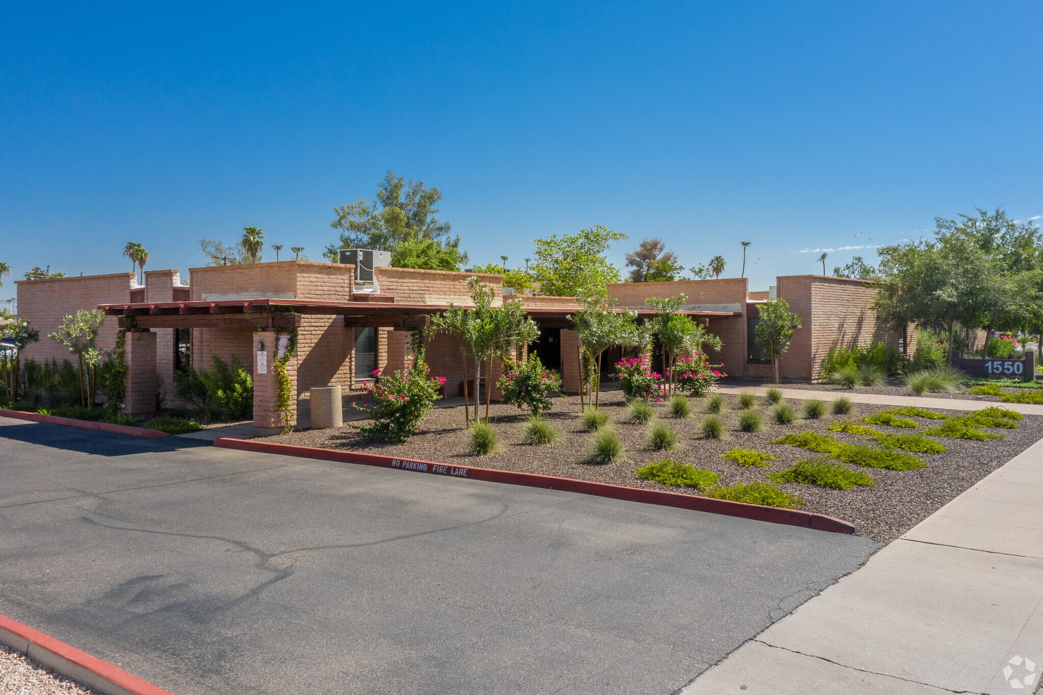 1550 E University Dr, Mesa, AZ à louer Photo du bâtiment- Image 1 de 19
