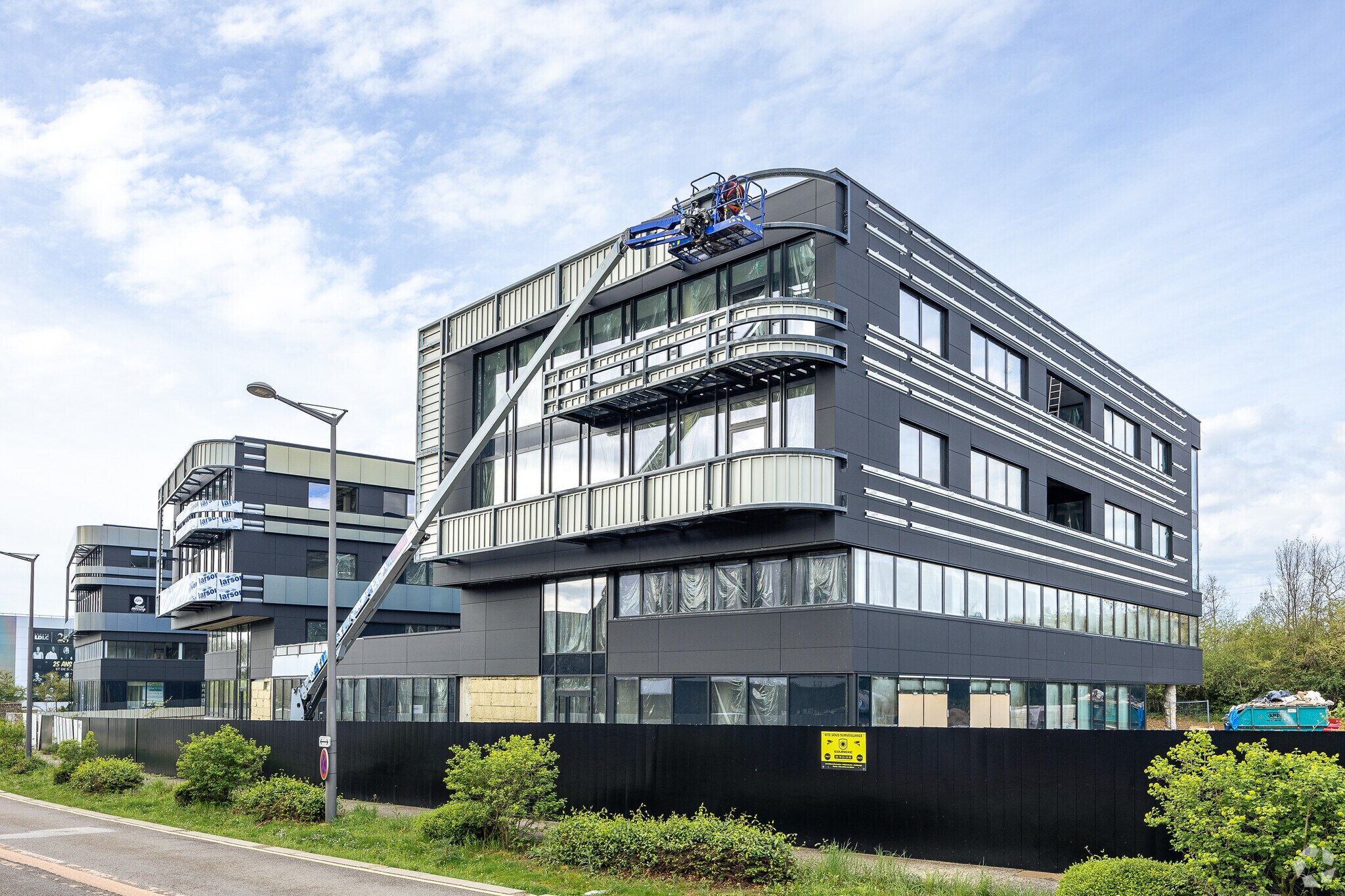 157-217 Allée Des Frènes, Limonest for sale Primary Photo- Image 1 of 3