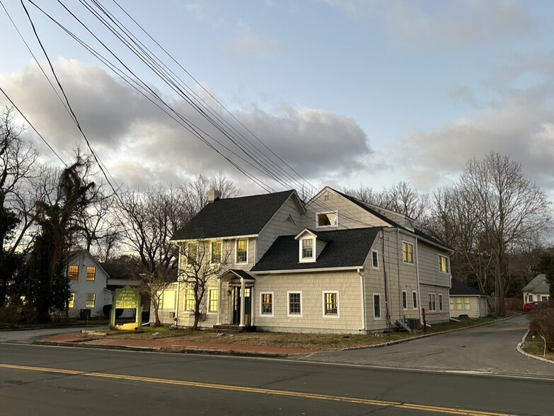 199 E Main St, Smithtown, NY à vendre - Photo du bâtiment - Image 1 de 17