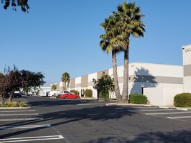 2360 Thompson Way, Santa Maria CA - Entrepôt