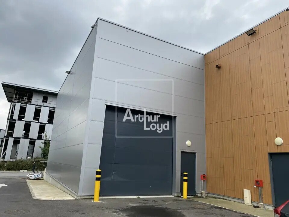 Flex in Grigny for lease Building Photo- Image 1 of 10