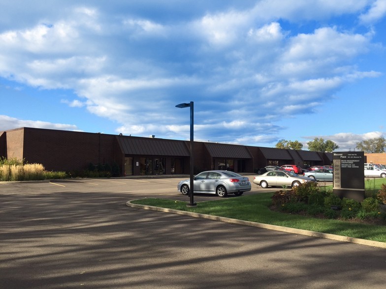 281-339 Messner Dr, Wheeling, IL for lease - Primary Photo - Image 1 of 6