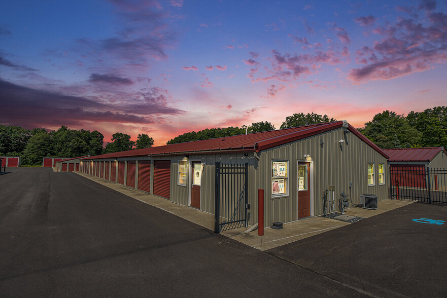 Tulip City / M40 Self Storage - UPDATED portfolio of 2 properties for sale on LoopNet.ca - Building Photo - Image 2 of 19