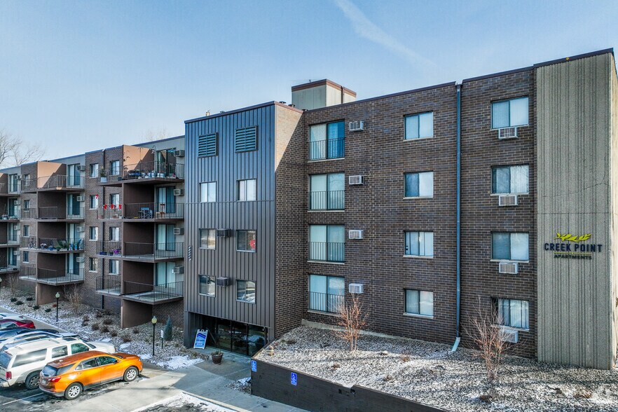 Hopkins Portfolio portefeuille de 5 propriétés à vendre sur LoopNet.ca - Photo principale - Image 3 de 5