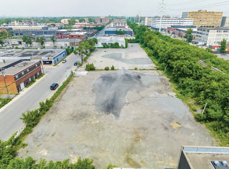Rue de Port-Royal Ouest, Montréal, QC à vendre - Photo du bâtiment - Image 2 de 4