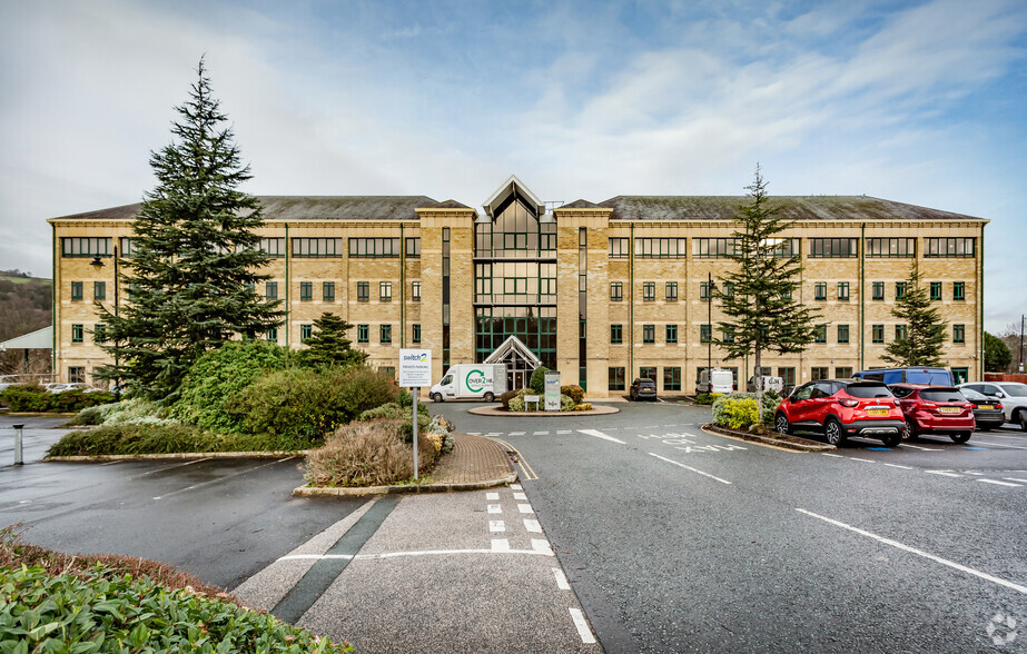 Salts Mill Rd, Shipley à louer - Photo du bâtiment - Image 1 de 9