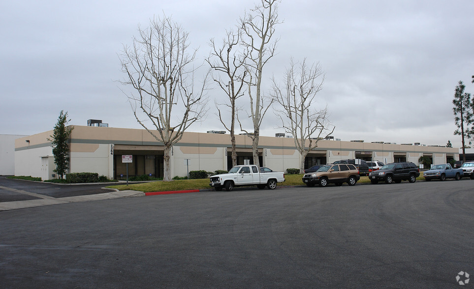 1240-1264 N La Loma Cir, Anaheim, CA for lease - Building Photo - Image 3 of 7
