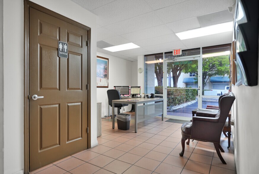 3000 NW 82nd Ave, Doral, FL à vendre - Photo du bâtiment - Image 3 de 16