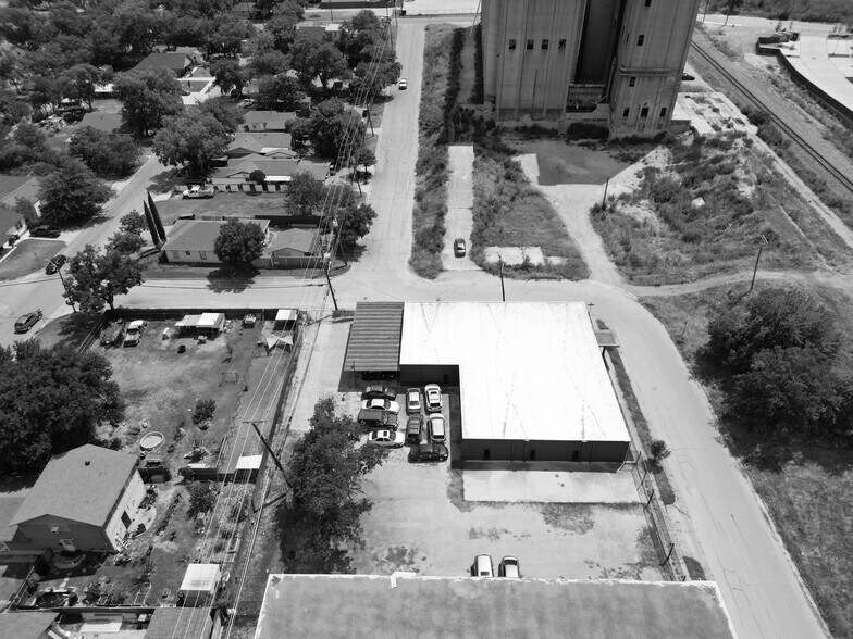 3641 Alice St, Fort Worth, TX à louer - Photo du bâtiment - Image 3 de 6