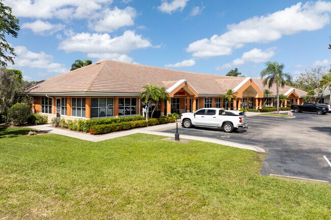 Plus de détails pour 11940 Fairway Lakes Dr, Fort Myers, FL - Commerce de détail à vendre