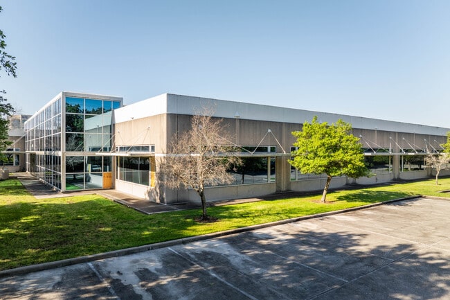 More details for 5800 N Course Dr, Houston, TX - Office for Lease