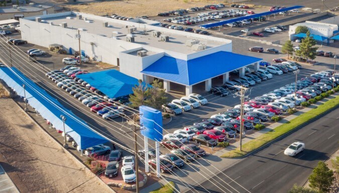 1490 Lee Trevino Dr, El Paso, TX à louer - Photo du bâtiment - Image 2 de 5