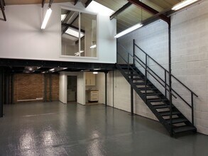 Rosslyn Cres, Harrow à louer Photo intérieure- Image 1 de 1