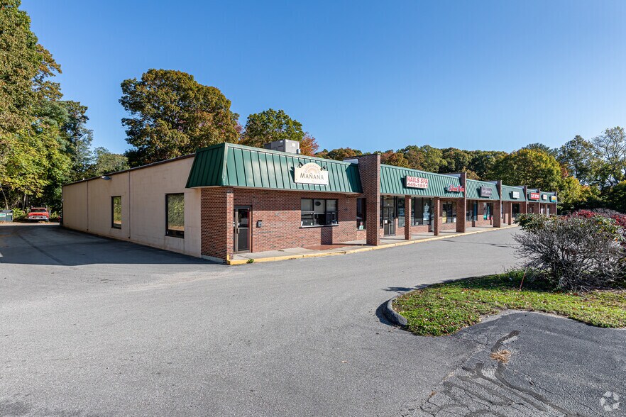 970-992 Poquonnock Rd, Groton, CT à louer - Photo du bâtiment - Image 3 de 5