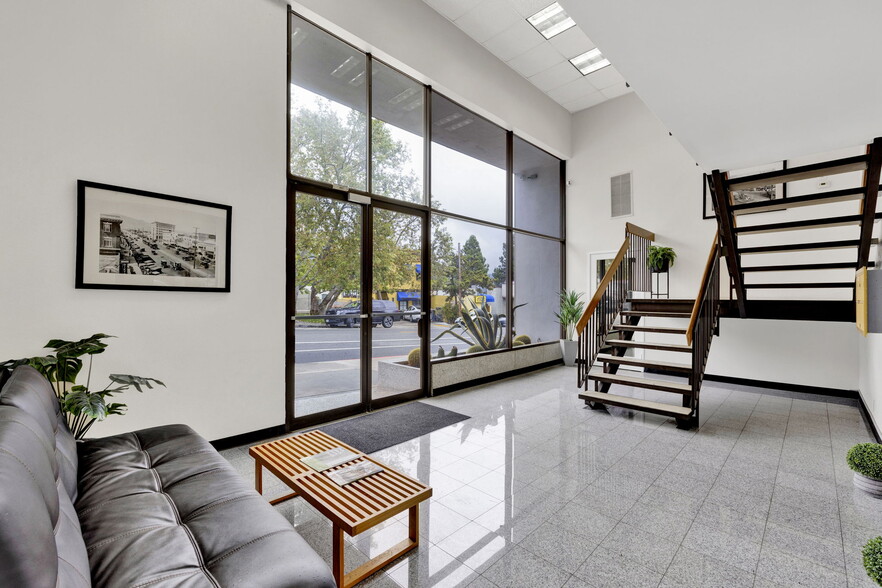 3455 Ocean View Blvd, Glendale, CA à louer - Photo intérieure - Image 3 de 18