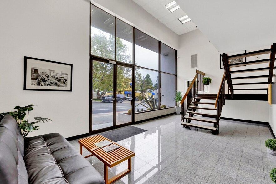 3455 Ocean View Blvd, Glendale, CA à louer - Photo intérieure - Image 3 de 18