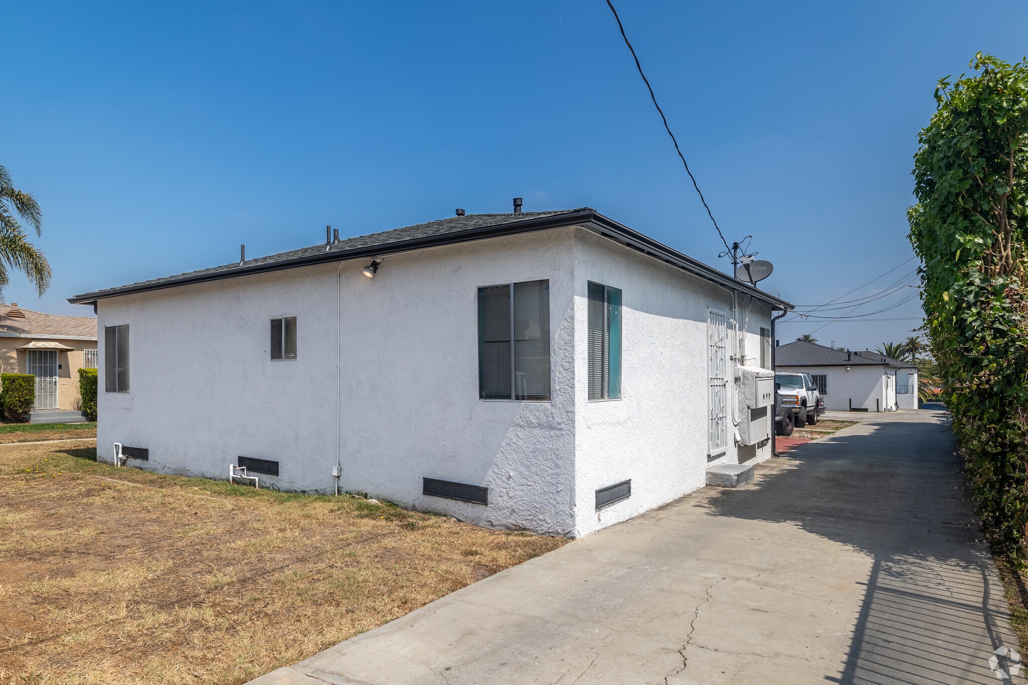 1525 W 105th St, Los Angeles, CA for sale Primary Photo- Image 1 of 22