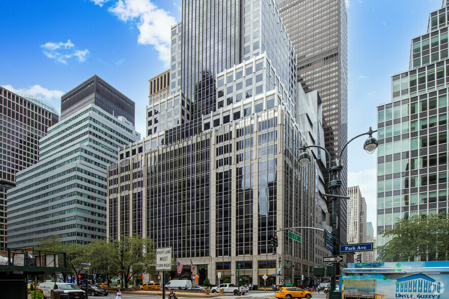 320 Park Ave, New York, NY for lease - Primary Photo - Image 1 of 8