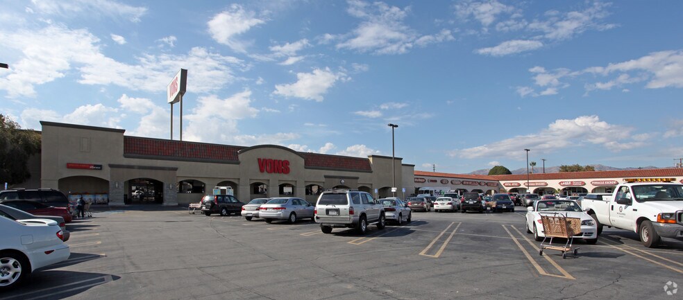 9119-9167 Reseda Blvd, Northridge, CA à louer - Photo du bâtiment - Image 3 de 4