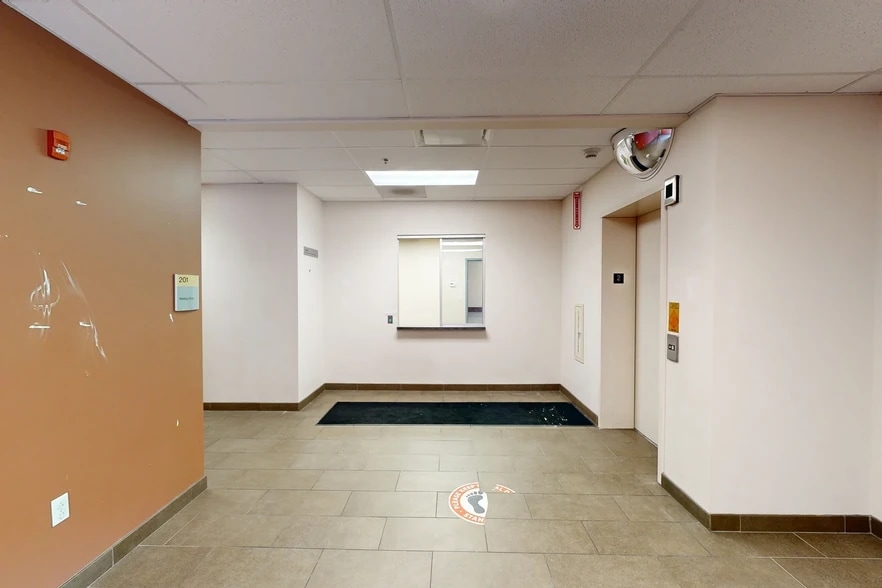 572 S Salina St, Syracuse, NY for sale - Matterport 3D Scan - Image 3 of 16