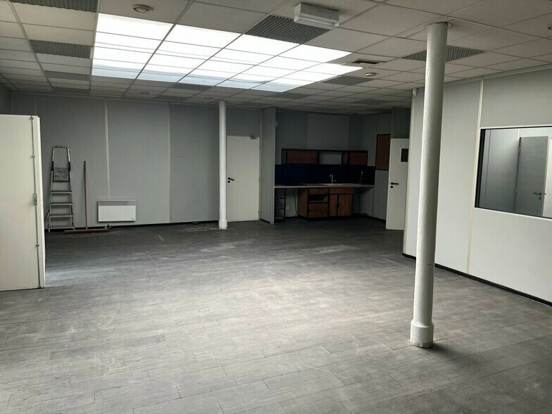 Industrial in Tourcoing for lease - Interior Photo - Image 3 of 6