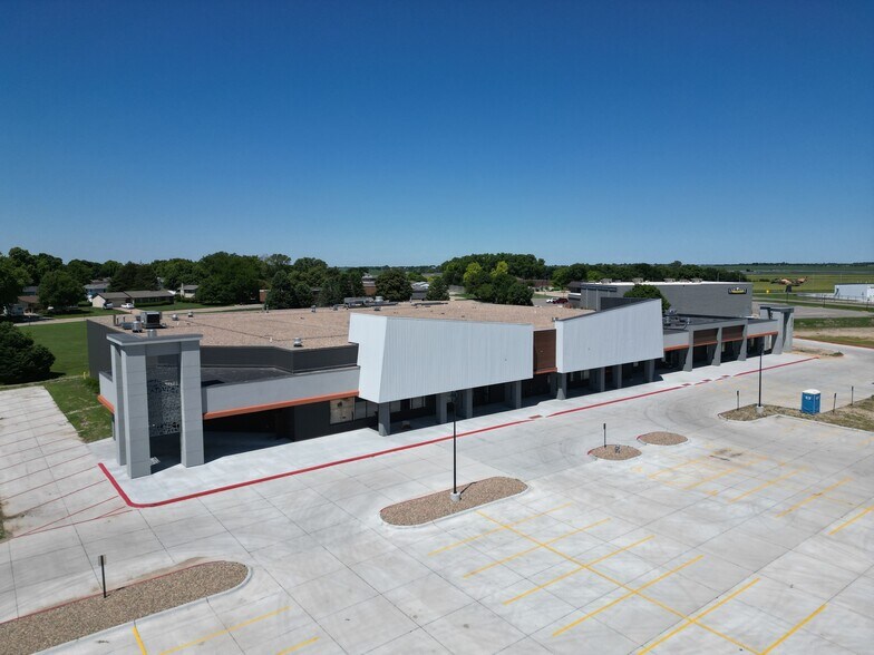 1105 Theatre Dr, Hastings, NE à louer - Photo du bâtiment - Image 2 de 6