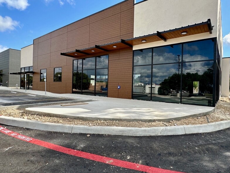 6427 Babcock Rd, San Antonio, TX for lease - Building Photo - Image 3 of 10