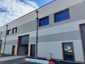 Av. de Varsovie, Signes for lease Interior Photo- Image 1 of 3