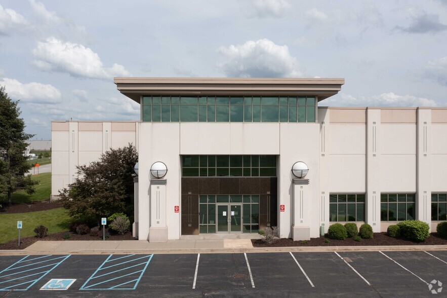 6525 Daniel Burnham Dr, Portage, IN for lease - Building Photo - Image 2 of 6