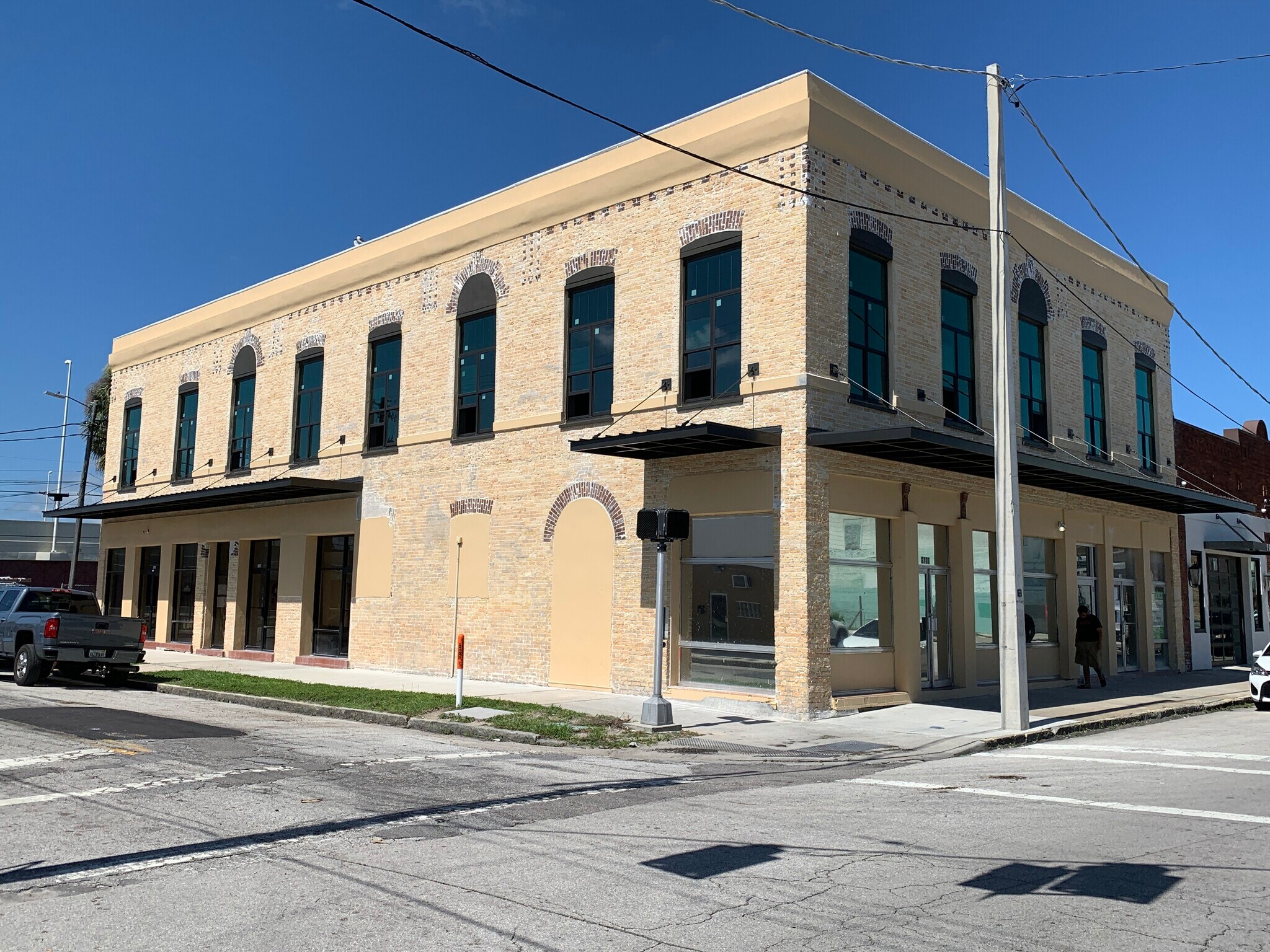 2100 W Main St, Tampa, FL for lease Building Photo- Image 1 of 4