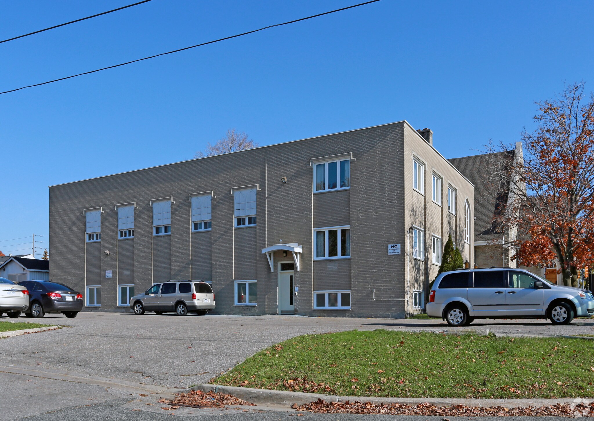 676 Simcoe St N, Oshawa, ON à louer Photo principale- Image 1 de 3