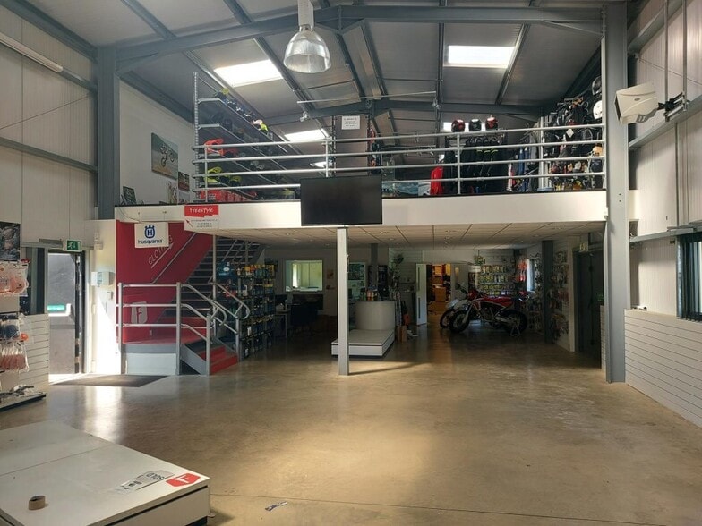 Wadhurst Rd, Mark Cross à louer - Photo du bâtiment - Image 3 de 39