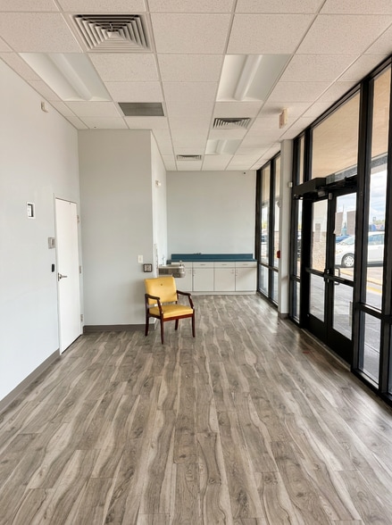 7701 W Hillsborough Ave, Tampa, FL for lease - Building Photo - Image 3 of 8