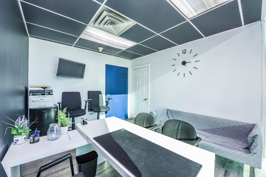 1300 Steeles Ave E, Brampton, ON for lease - Building Photo - Image 3 of 15