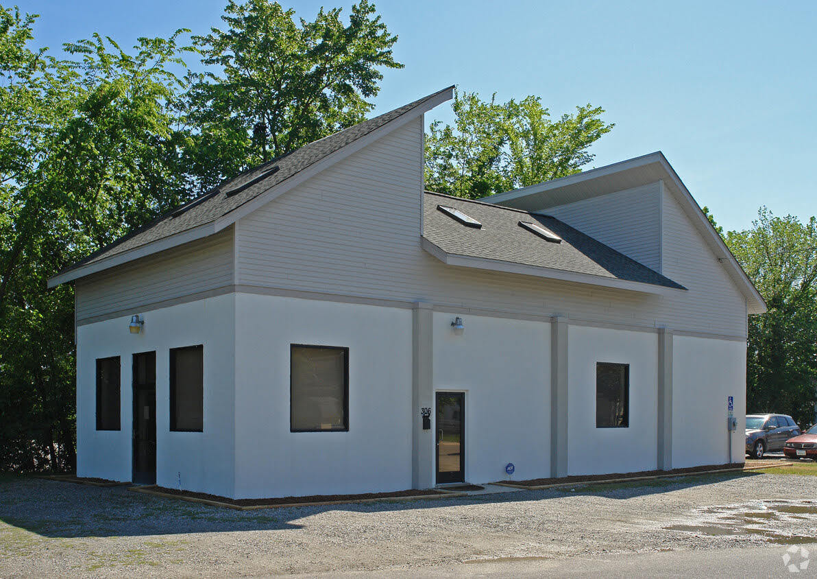 306 Tyler Ave, Newport News, VA for lease Building Photo- Image 1 of 11