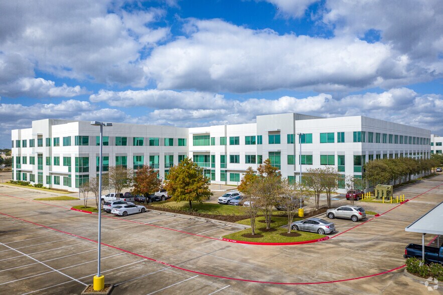 10343 Sam Houston Park Dr, Houston, TX à louer - Photo du bâtiment - Image 2 de 4