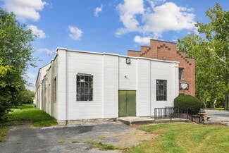 More details for 144 Runnymeade Rd, Bunker Hill, WV - Retail for Sale