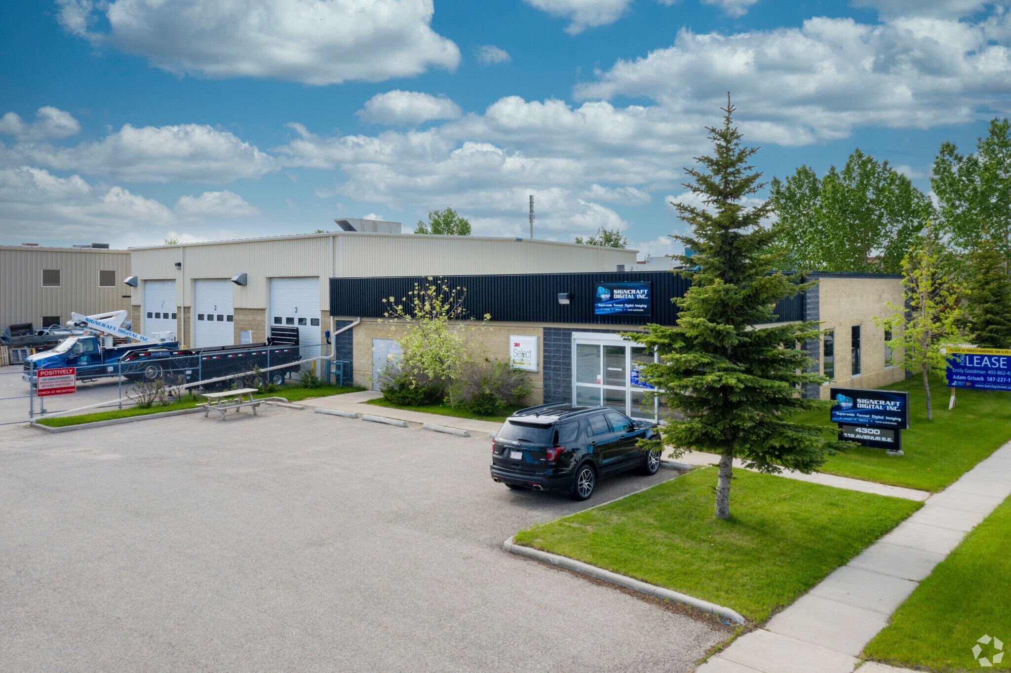 4300 116th Ave SE, Calgary, AB à louer Photo du bâtiment- Image 1 de 5