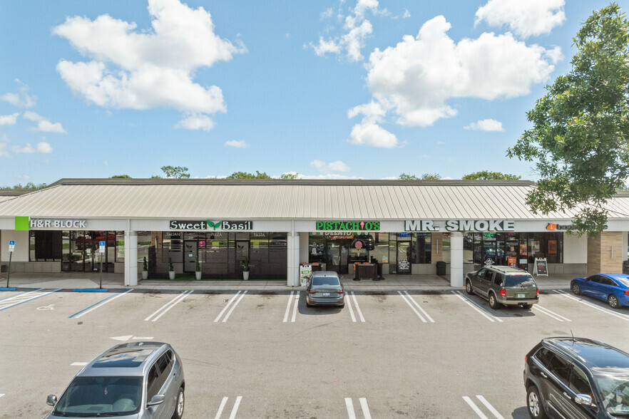 259-327 SE Port St Lucie Blvd, Port Saint Lucie, FL for lease - Building Photo - Image 3 of 12