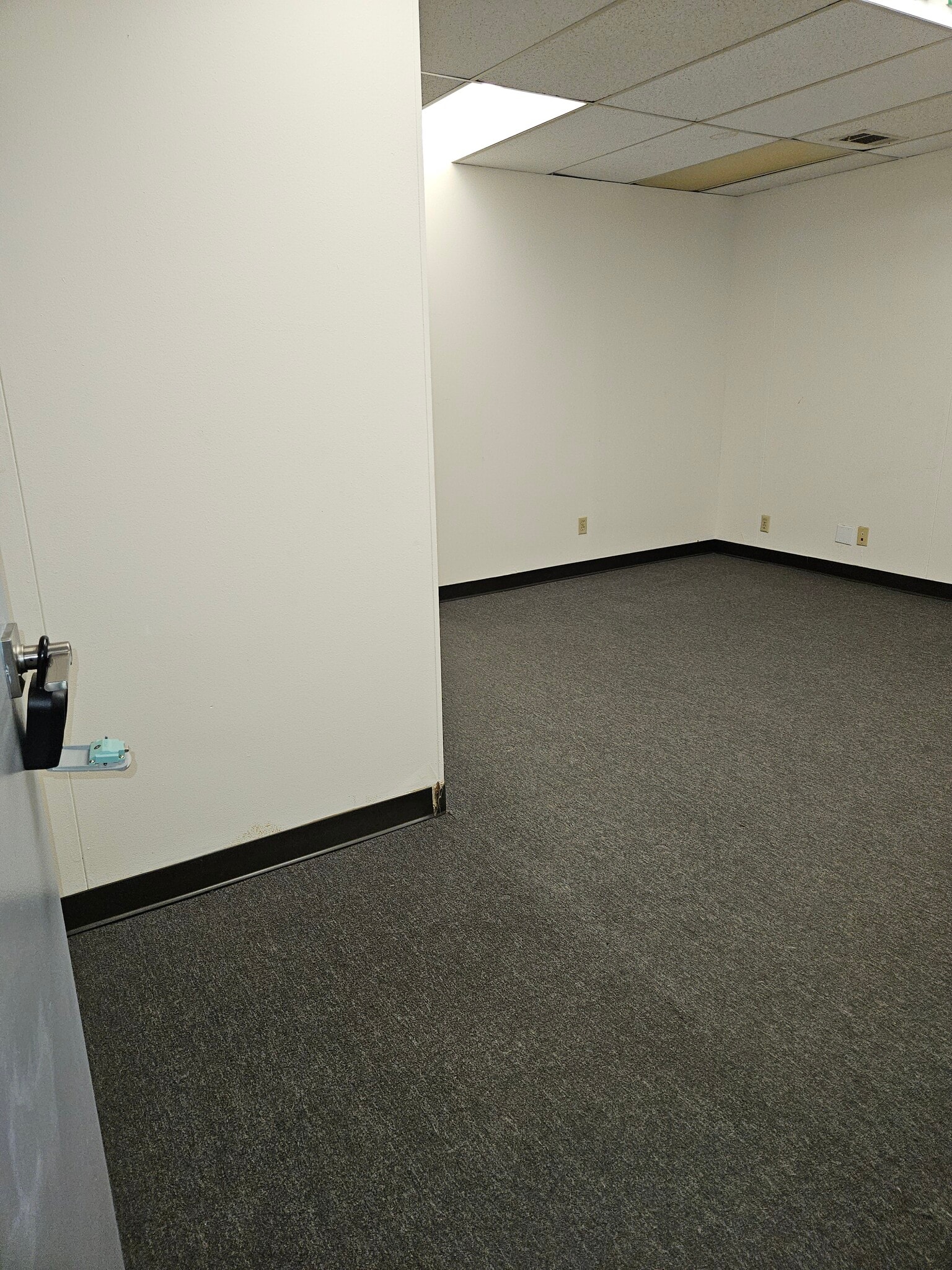 105 N Rose St, Escondido, CA for lease Interior Photo- Image 1 of 13