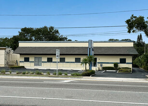 2472 Gulf To Bay Blvd, Clearwater, FL for lease Building Photo- Image 2 of 4